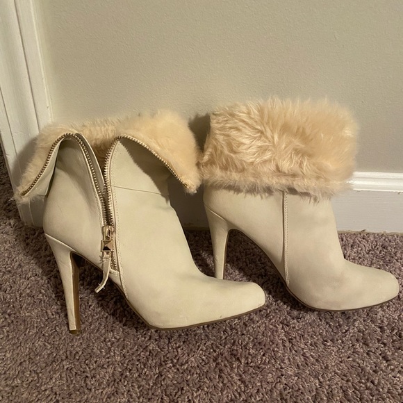 Jennifer Lopez Selena bootie - Picture 3 of 4